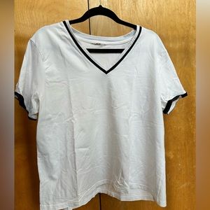 Trendy Black&White Tee